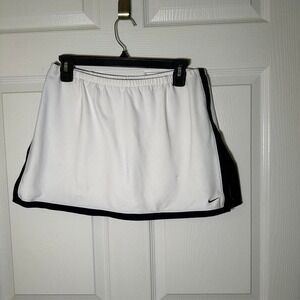 White and black Nike tennis skort Medium